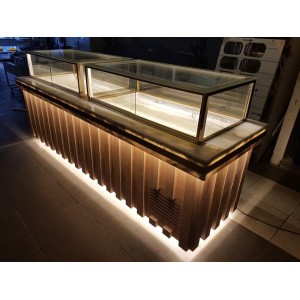 Fiamak: Profesyonel Çikolata Teşhir Dolabı 290 cm (Nem Kontrollü Soğutma)