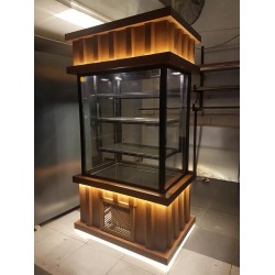 Cephe Model: Ahşap Dekorlu 150 cm Pasta Dolabı (Profesyonel Soğutmalı Teşhir)