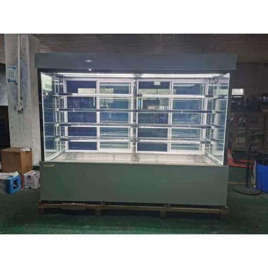 Düz Renk Cephe Tipi Pasta Dolabı 300 CM: Süpermarketler ve Büyük Pastaneler İçin Mega Teşhir Çözümü