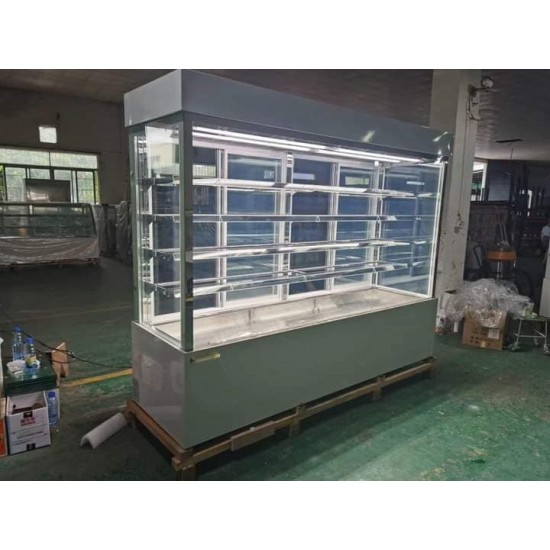 Düz Renk Cephe Tipi Pasta Dolabı 300 CM: Süpermarketler ve Büyük Pastaneler İçin Mega Teşhir Çözümü