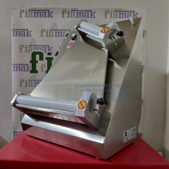 Şengün 30 cm Hamur Açma Makinesi | Kompakt ve Güvenilir Profesyonel Çözüm