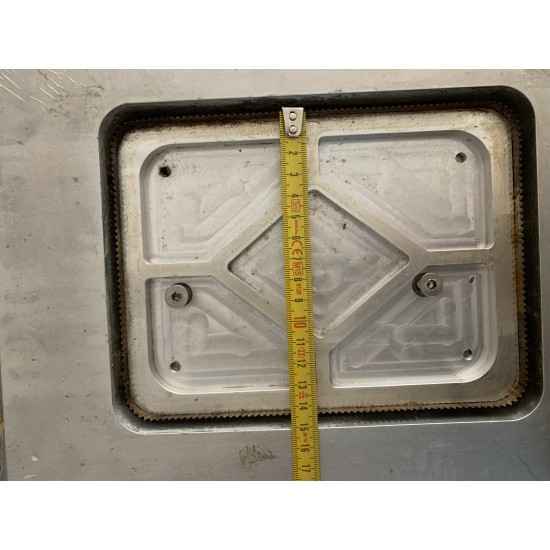 İkinci El 2 Kalıplı Gazlı Tabak Kapatma Makinesi VOLVAC 110x110 mm ve 190x144 mm