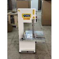 HNC Elite Et ve Kemik Kesme Testeresi | 1.5 kW 2 HP | Otomatik Gergi – 220V Endüstriyel Testere