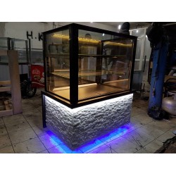 Dik Camlı Pasta Teşhir Dolabı 120 CM: Pastane ve Kafeler İçin Estetik Soğuk Teşhir